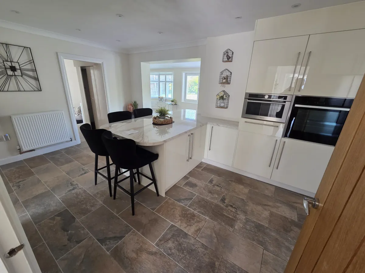 White Gloss Kitchen Installation - image 2
