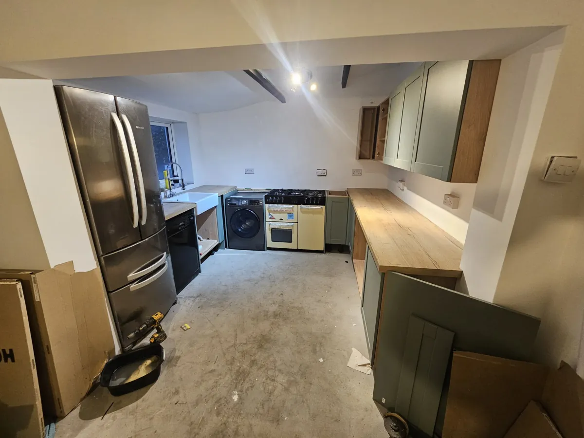 White Gloss Kitchen Installation - image 5