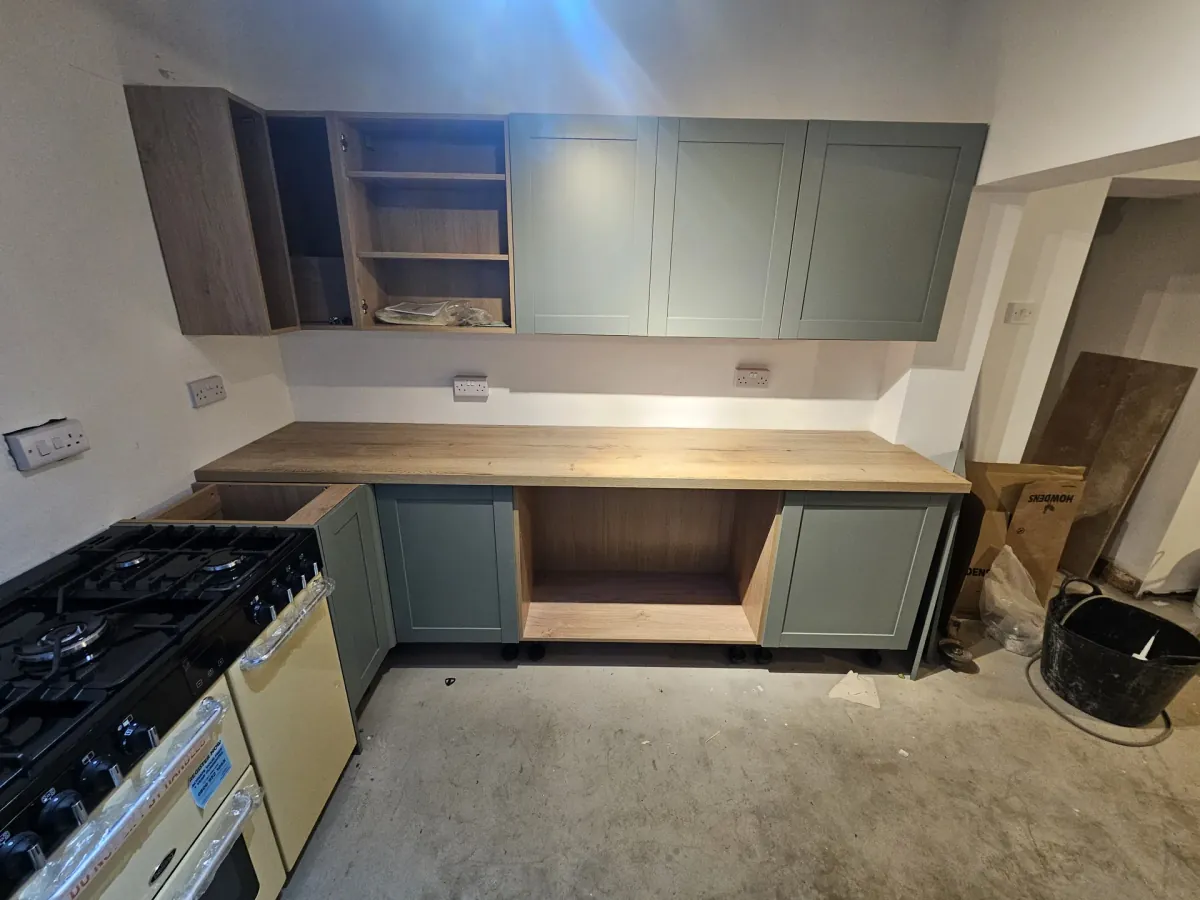 White Gloss Kitchen Installation - image 6