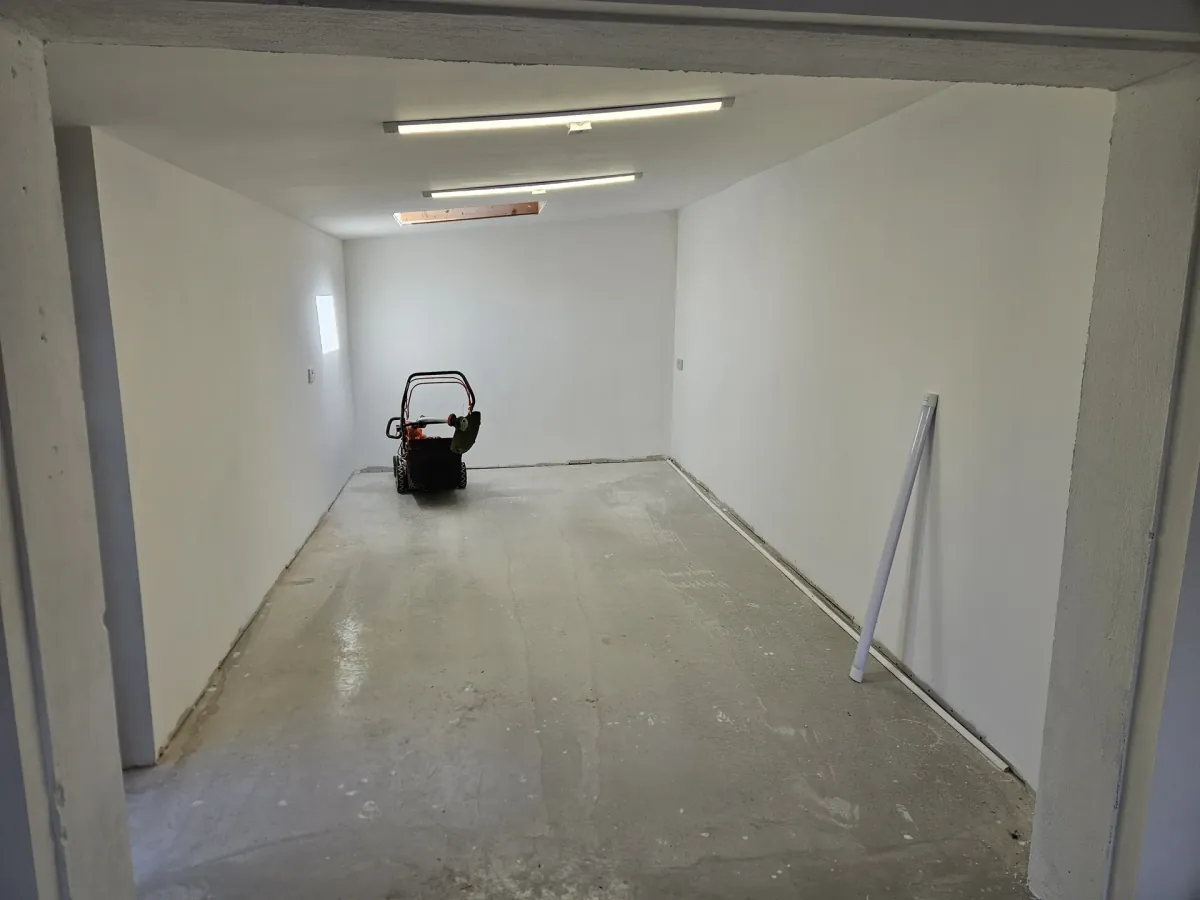 Plastering & Wall Finishing - image 3