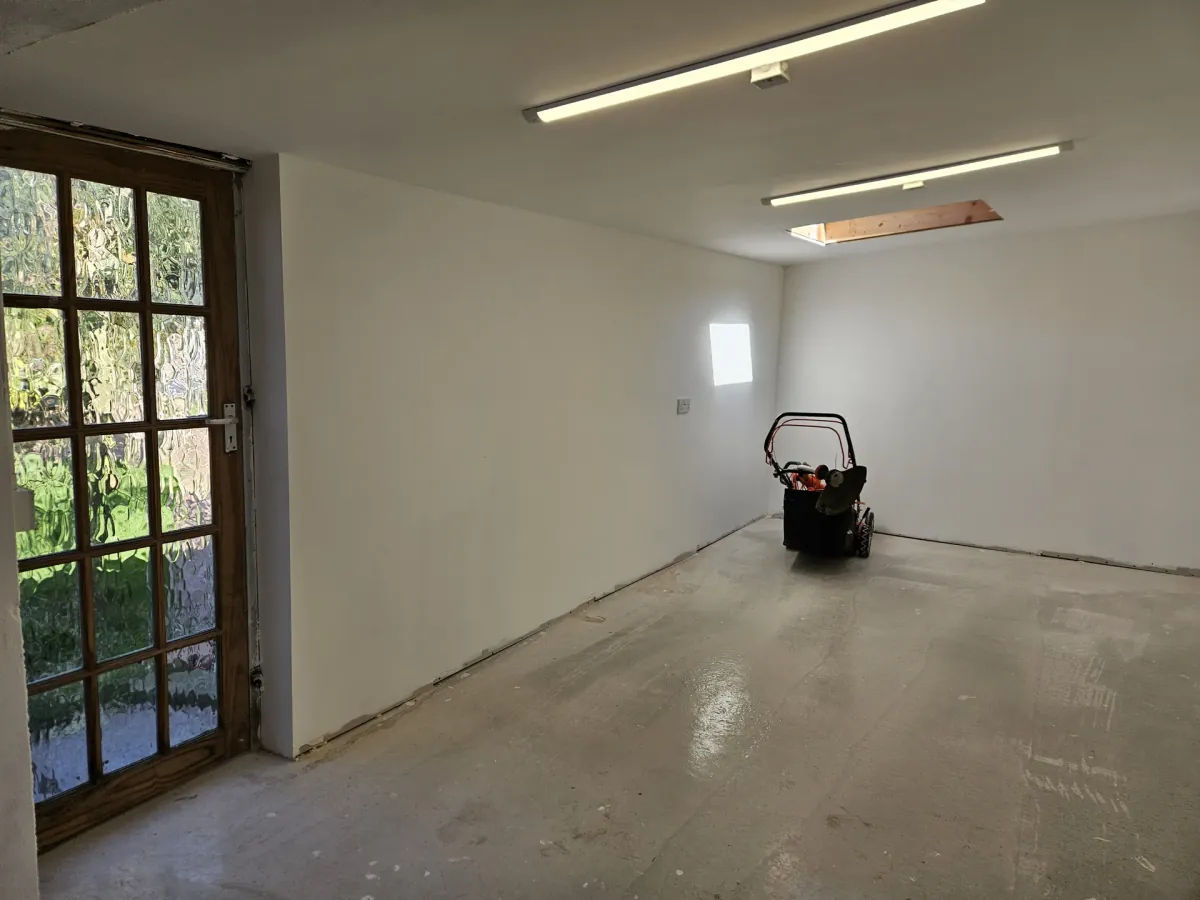 Plastering & Wall Finishing - image 5